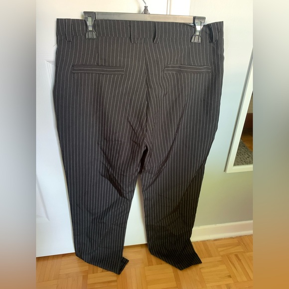 Black and white men suit (BLAZER AND PANTS INCLUDED) - Picture 8 of 8